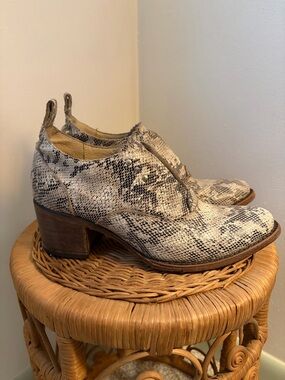 Free Bird Sadie Snake skin size 6